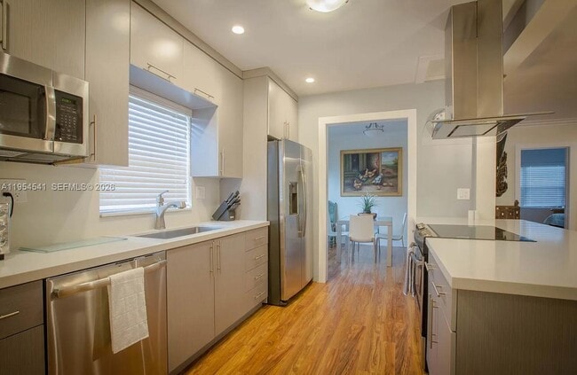 Building Photo - 555 NE 71st St