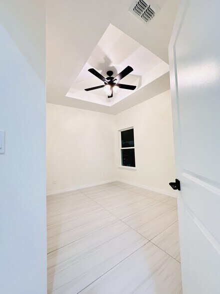 Building Photo - 11313 N 25th St