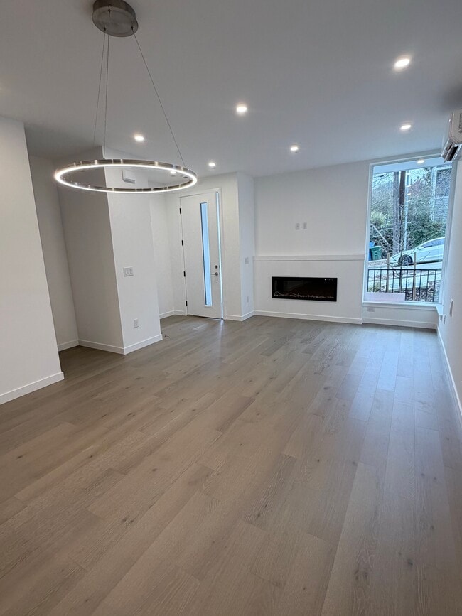 Building Photo - 2900 S Norman St