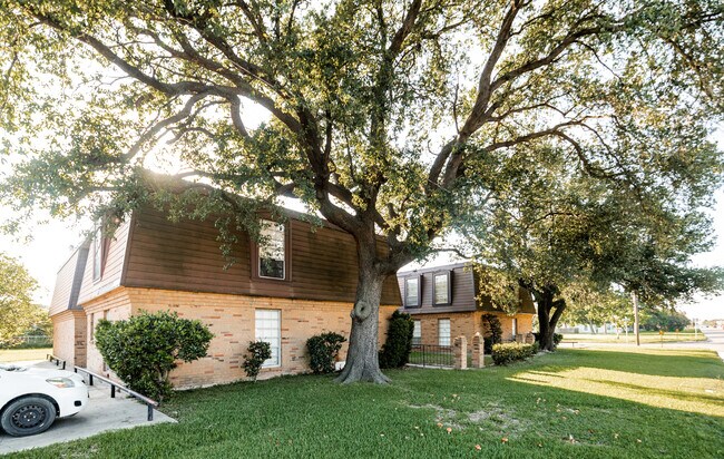 Building Photo - 2102 5th Ave N