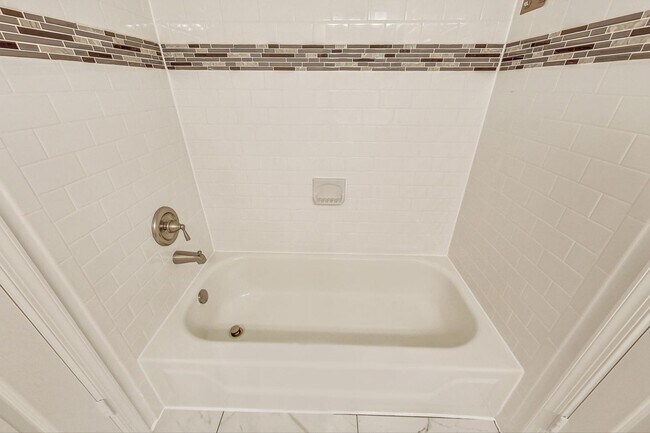 Building Photo - Beautiful - Ground Floor 3/2 condo in CROWN FARM