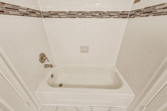 Building Photo - Beautiful - Ground Floor 3/2 condo in Rockville