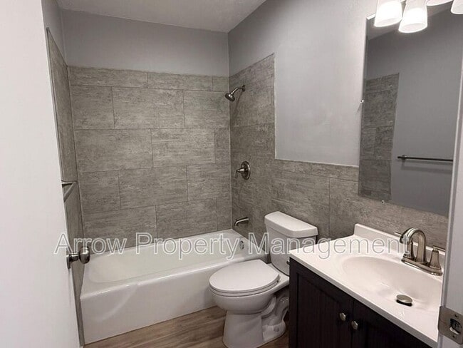 Building Photo - 1725 N Iowa Ave