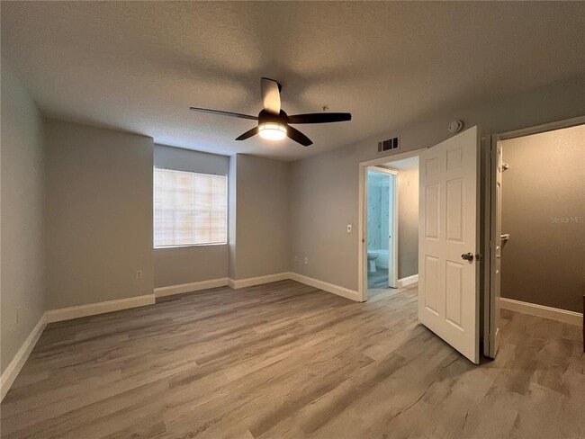 Building Photo - 13838 Fairway Island Dr