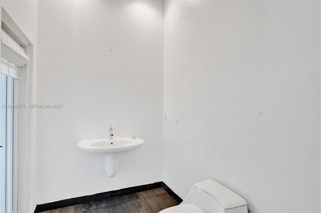 Building Photo - 1207 SW 21st St