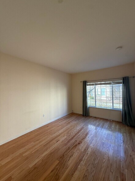 Building Photo - 9913 E Carolina Cir