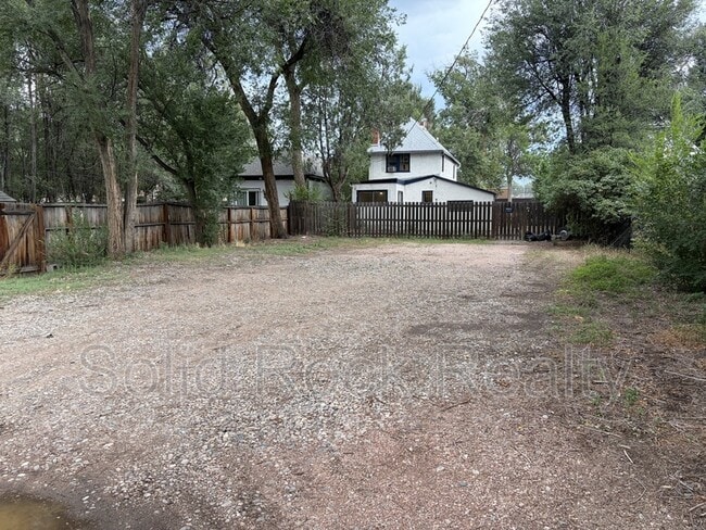 Building Photo - 511 E Platte Ave