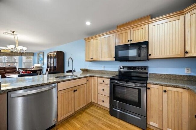Building Photo - Versatile 1bedroom custom  condo
