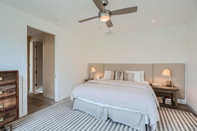 Building Photo - 705 E Monroe St