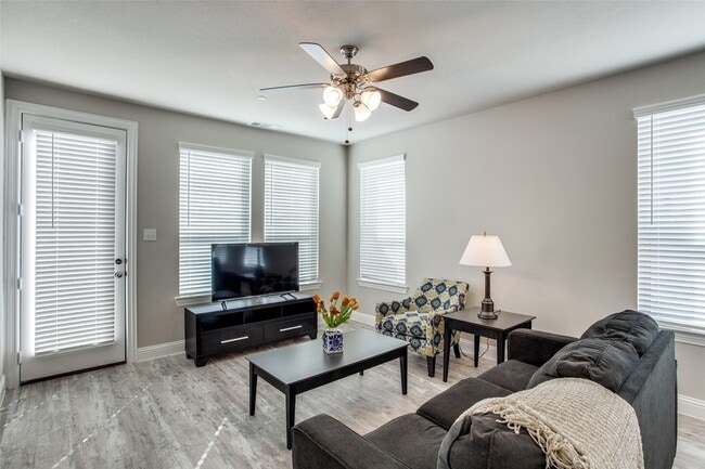 Building Photo - 1718 Lisa Ct