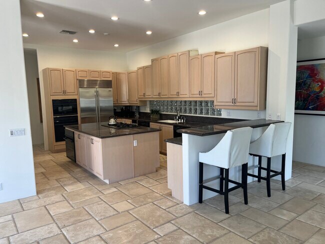 Building Photo - 45540 Cielito Dr