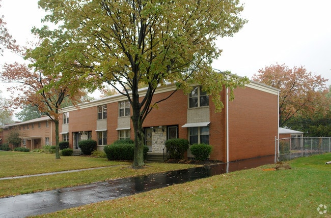 Primary Photo - 3116-3122 Northwest Blvd