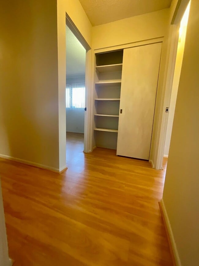 Building Photo - Spacious & Desirable 4/2/2 Single Family H...