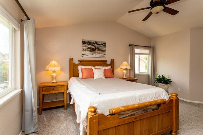 Building Photo - Spacious Corner Lot Gem in Ridgeview at St...