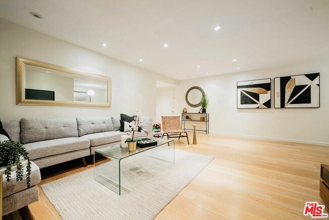 Building Photo - 645 Westmount Dr