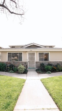 Building Photo - Newly Renovated Condo in La Verne