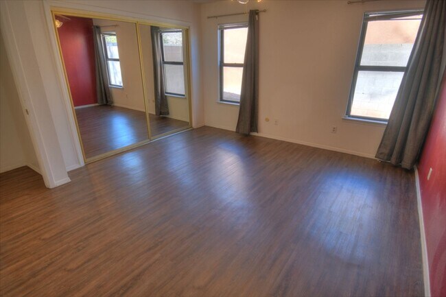 Building Photo - NE Heights 3 Bedroom 2 Bathroom