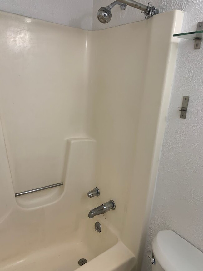 Building Photo - North Shore - 4 BR, 2 Bath with High-End K...