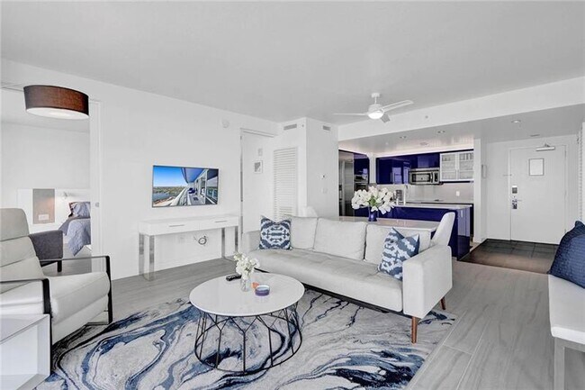 Building Photo - 3101 Bayshore Dr