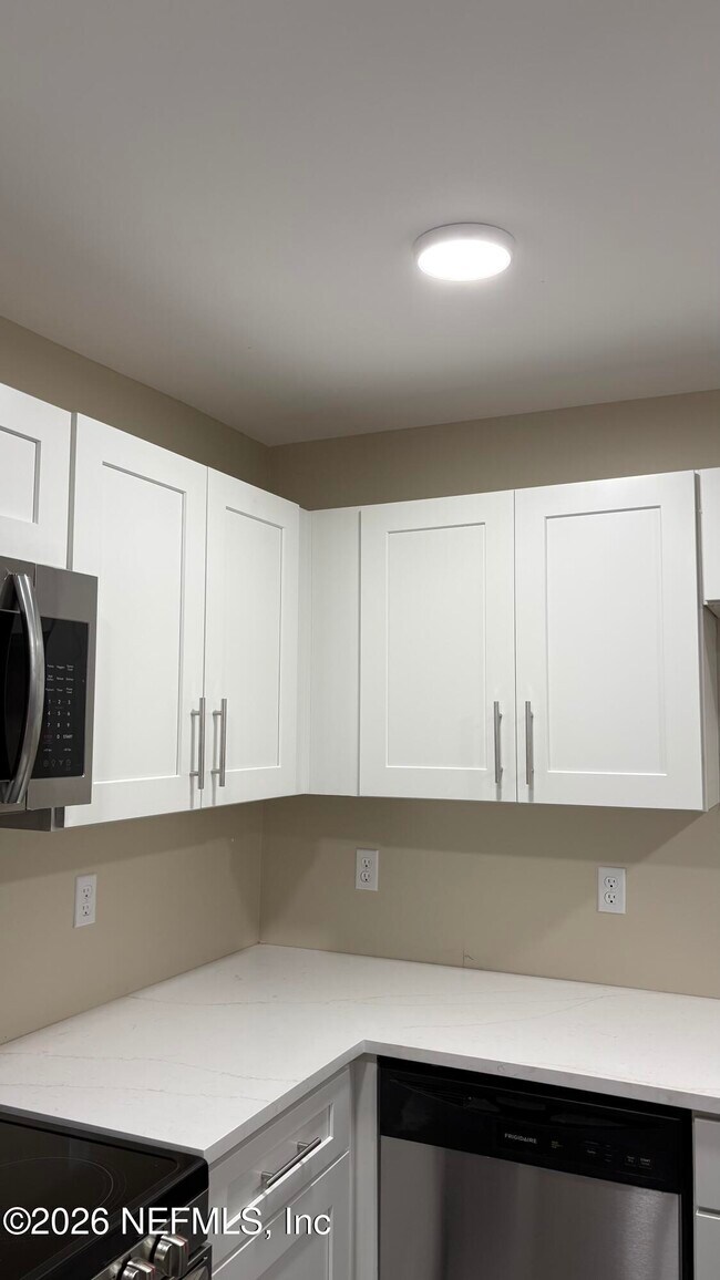 Building Photo - 5933 Jammes Rd