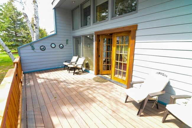 Primary Photo - 247 Davis Cup Dr