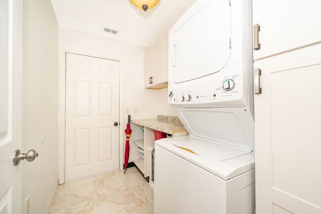 Building Photo - 2424 Hybrid Dr