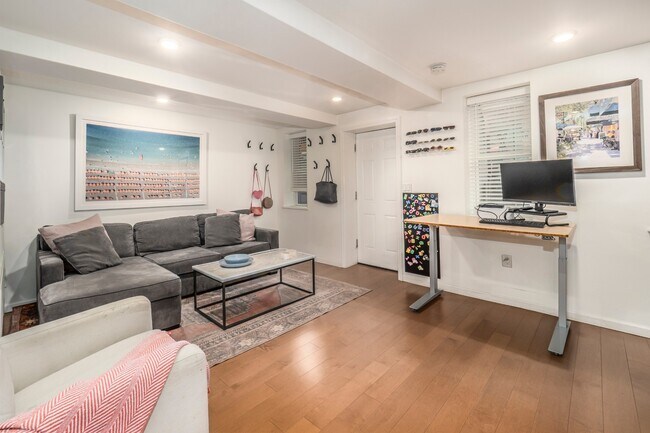 Building Photo - 226 1st St