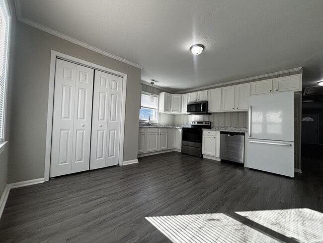 Building Photo - 516 Olivia Ln