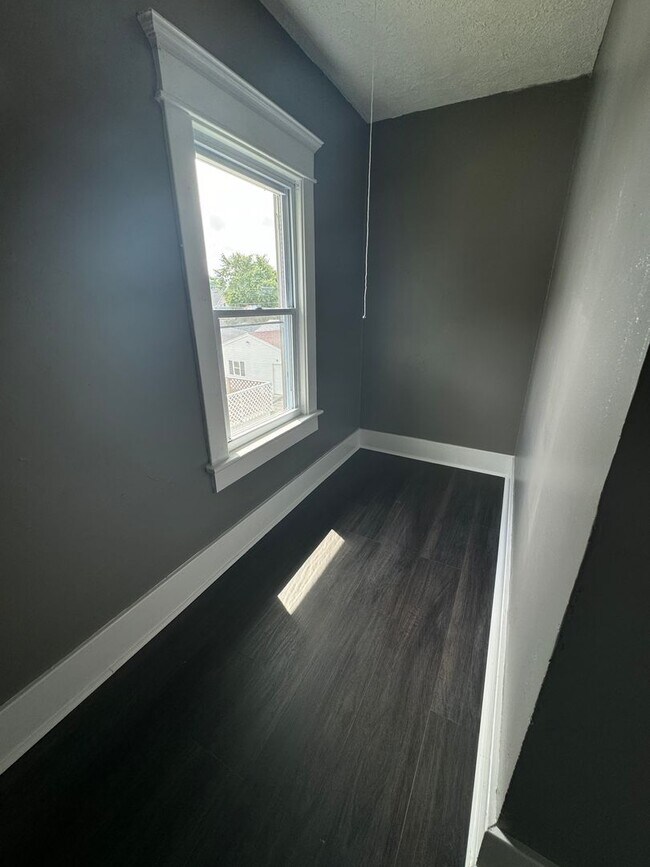 Building Photo - Rent to Own in Crestline Available Now