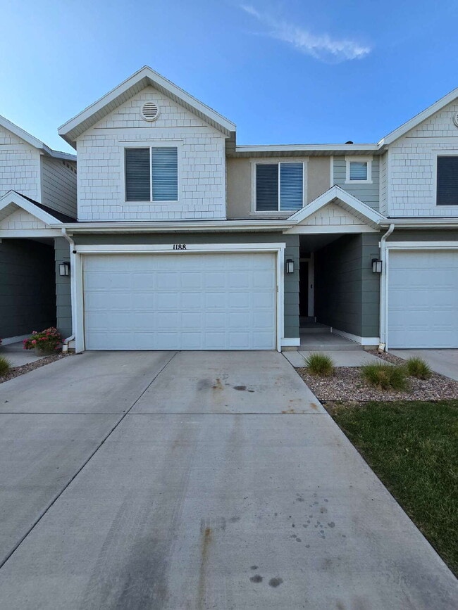 Building Photo - Adorable 4 bedroom Townhome for Rent in No...