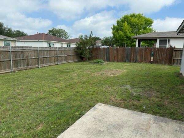 Building Photo - 213 Spring Branch Dr