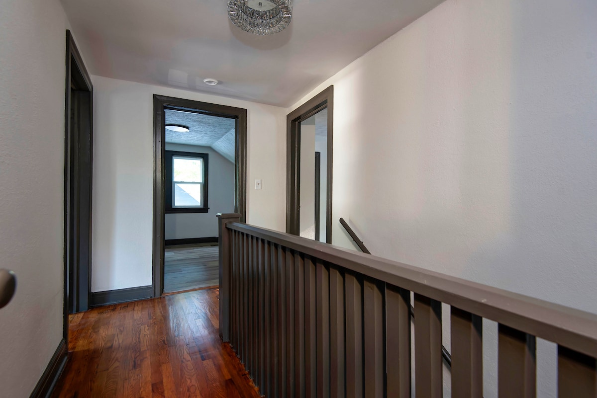 Building Photo - 1328 S Florence Ave
