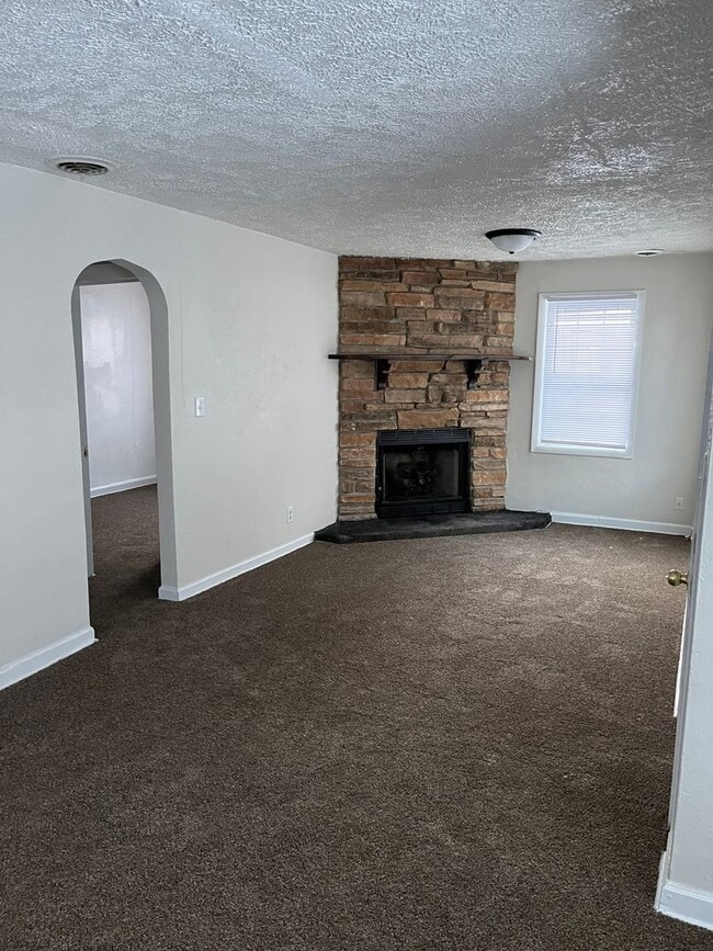 Building Photo - 2 bedroom home available in Loves Park