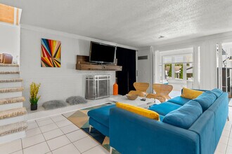 Building Photo - 700 Overbrook Dr