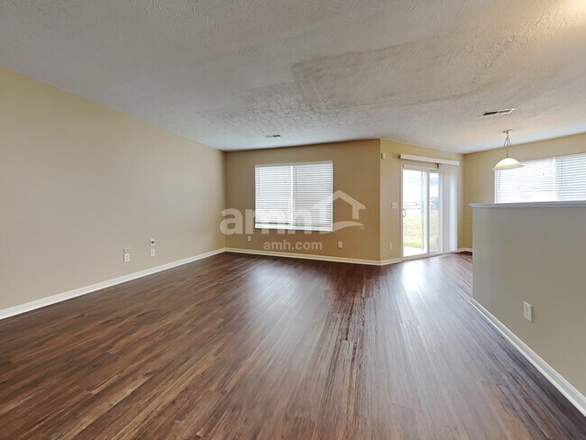 Building Photo - 6580 Riverview Ave