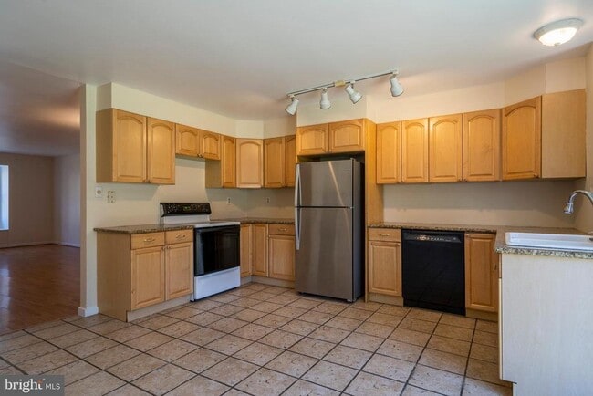 Building Photo - 506 St Albans Ct