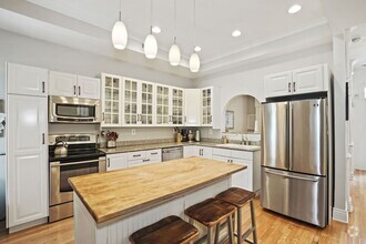 Building Photo - Lovely 2 BR/2.5 BA Apartment near Noma II!
