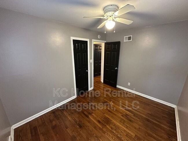 Building Photo - 619 W 85th St
