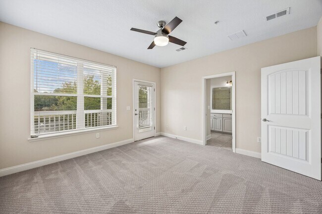 Building Photo - 3 bedroom 3.5 bath on island