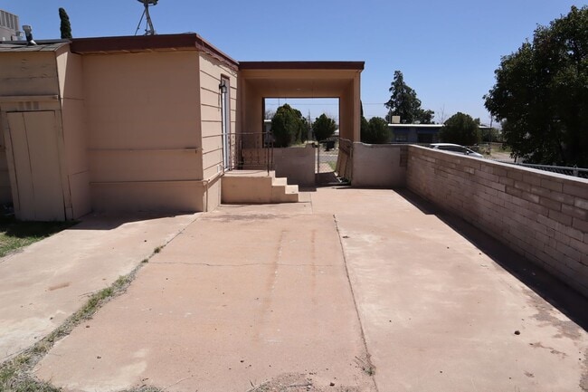 Building Photo - 120 Cochise Dr