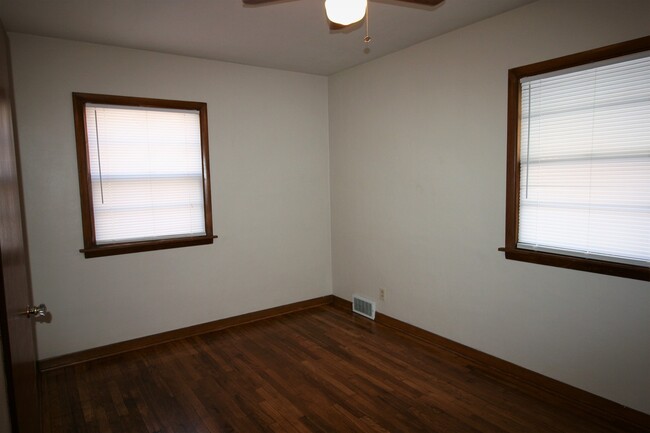 Building Photo - Cozy 3 bedroom home in Bettendorf-6 month ...