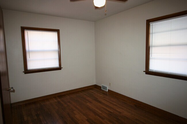 Building Photo - Cozy 3 bedroom home in Bettendorf-6 month lease option