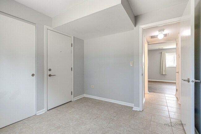 Building Photo - 240 N Archer Ave