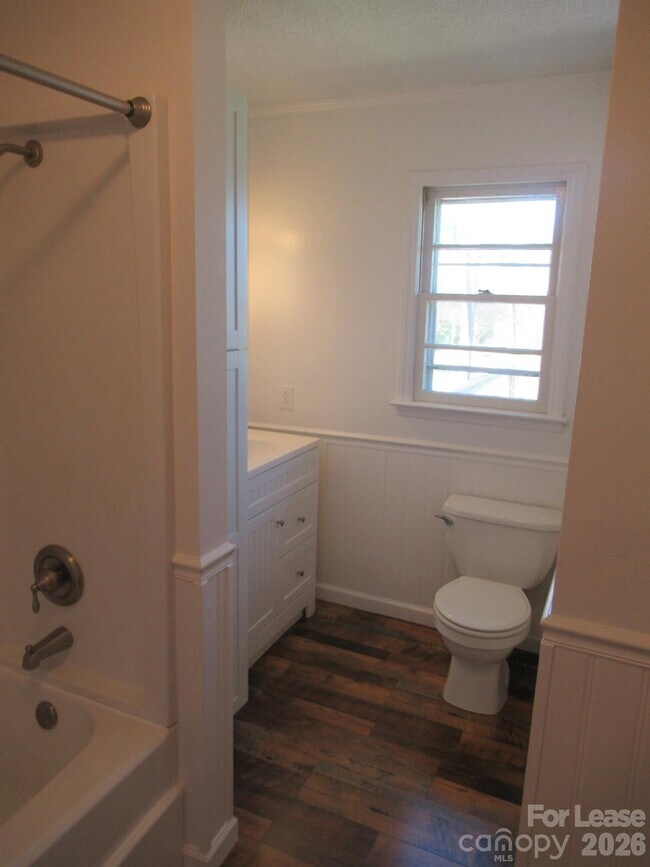 Building Photo - 1330 Davis Rd