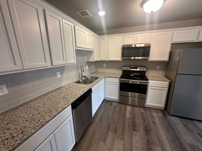 Building Photo - 3Bed/2Bath
