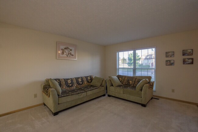 Building Photo - 6657 Delburn Ct