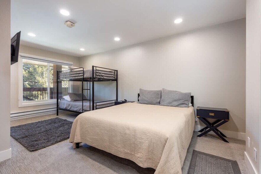 Building Photo - 815 Columbine Rd