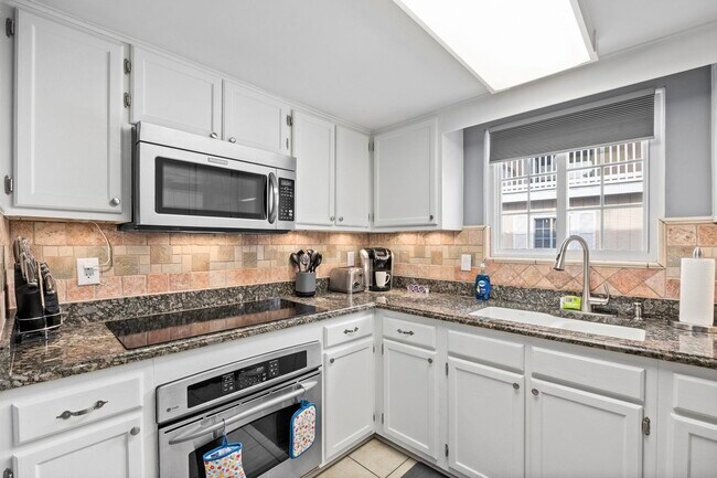 Building Photo - 3902 Dunes St