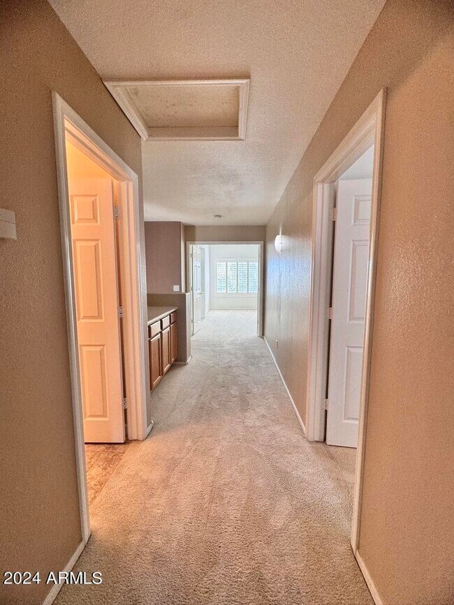 Building Photo - 1873 W Falcon Dr