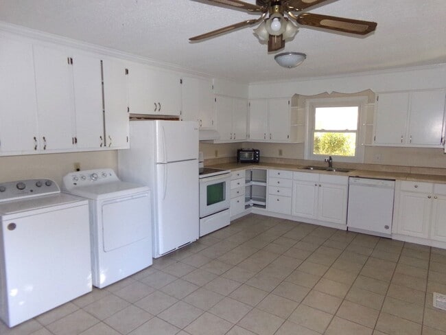 Building Photo - Home in Morehead City